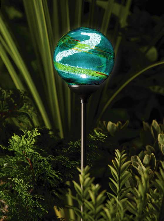 solar powered garden globe by murano is an enchanting garden light ...