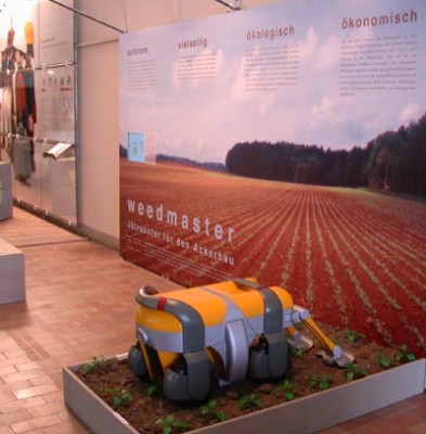 Weedmaster – Methanol Fuel Cell Powered Weeding Robot